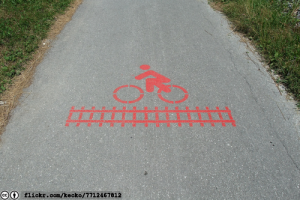 cyclist-roadmarking-flickr-kecko-7712467812-cc-by-licensed